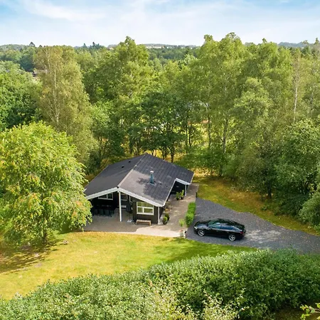 Holiday home Give With Hot Tub X